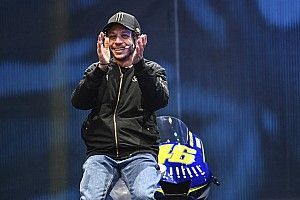Valentino Rossi a EICMA: "Pensare di non correre più è tosto"
