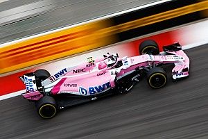 Ocon tient bon et bat à nouveau Pérez en qualifications