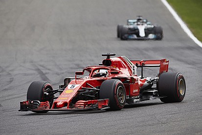 Hamilton: “Mercedes kan niet blijven bluffen in strijd met Ferrari”