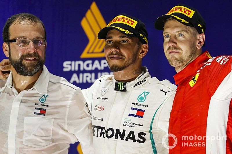 Lewis Hamilton, Mercedes AMG F1, 1st position, sand Sebastian Vettel, Ferrari, 3rd position, on the podium