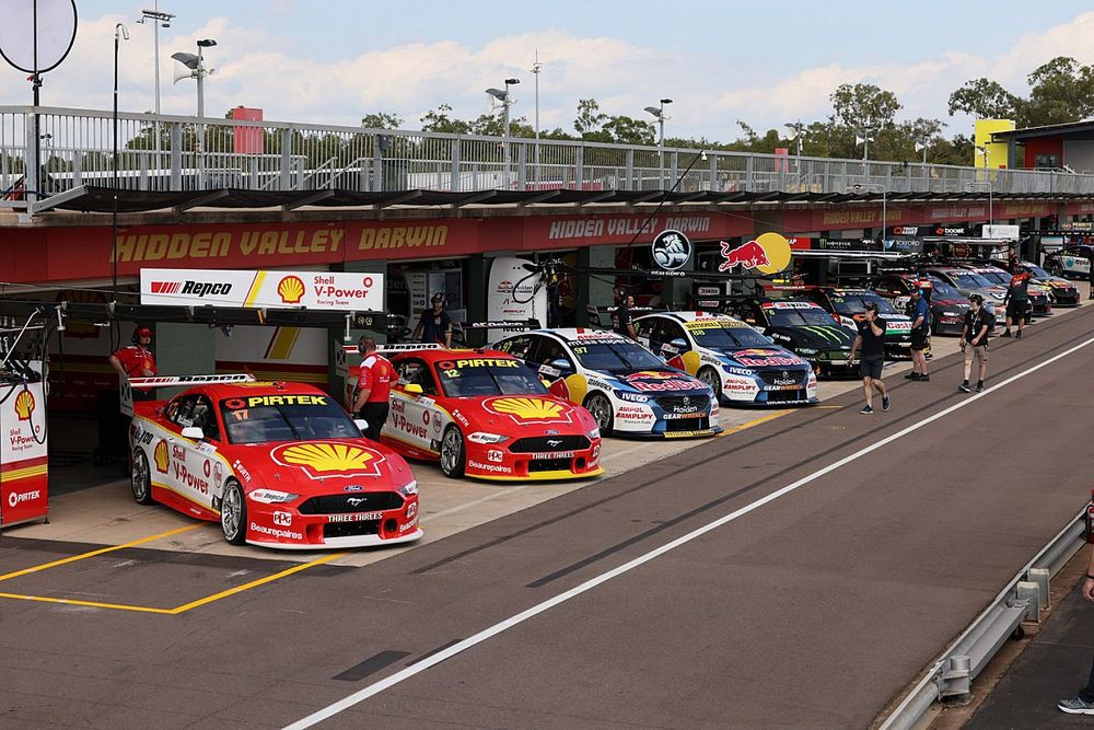 Pitlane atmosphere