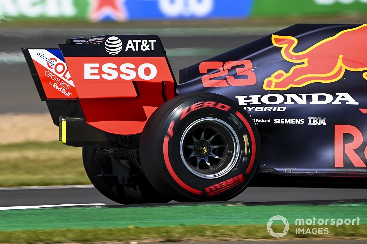 Технический брифинг: Red Bull продырявила болид в новом месте