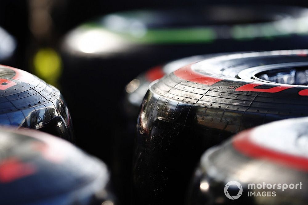 Le gomme Pirelli nel paddock