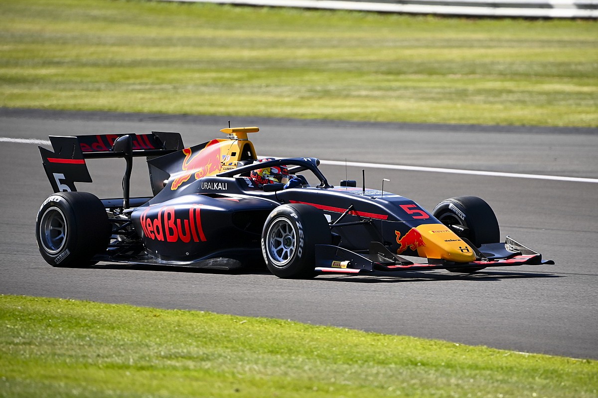 Протеже Red Bull вырвал победу у лидера Формулы 3 в Сильверстоуне
