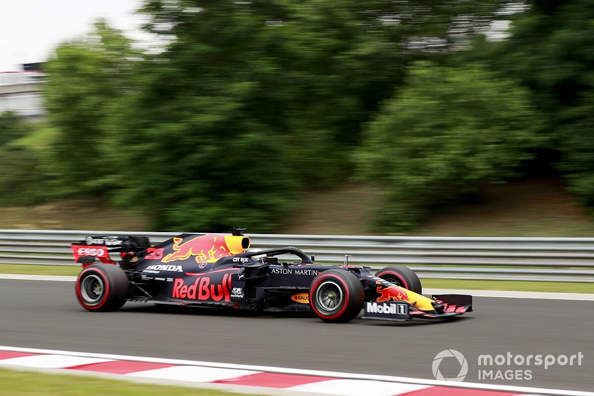 Verstappen: "Russell kendisine ve aracına odaklanmalı"