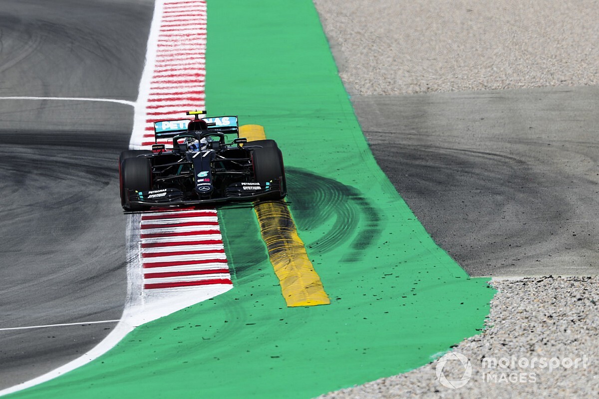 Újra a Mercedesek az élen Verstappen előtt, Grosjean 5. a Spanyol Nagydíj második szabadedzésén