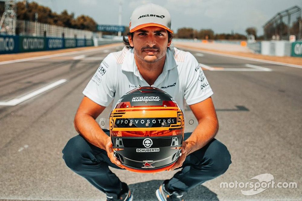 Photos - Le casque spécial de Carlos Sainz au GP d'Espagne