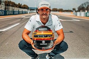 Fotogallery: casco di Sainz dedicato alla lotta contro il COVID