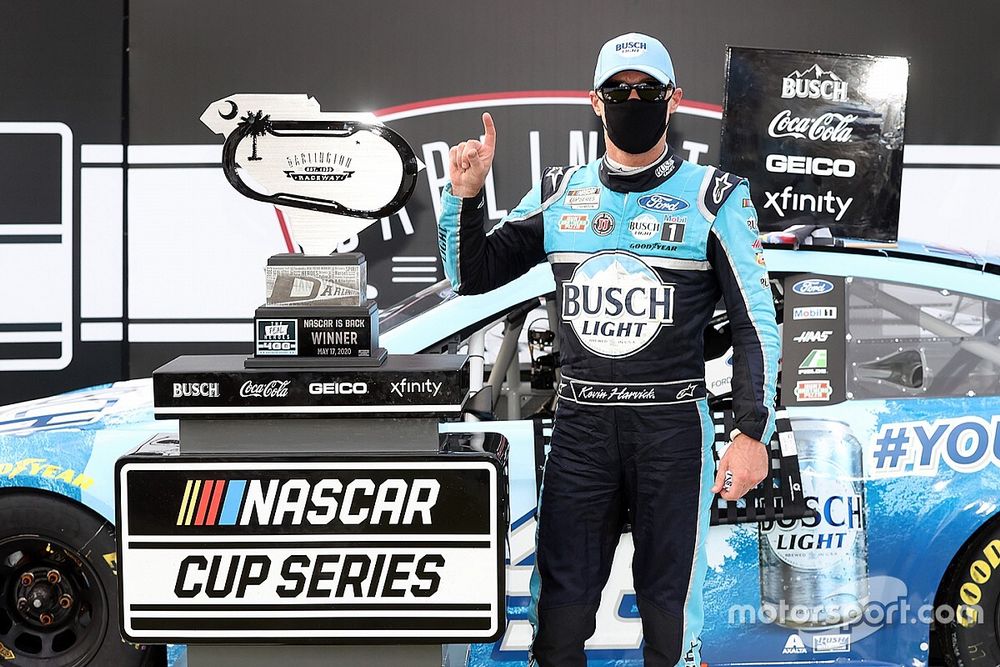 Así fue el extraño regreso a la acción de la NASCAR