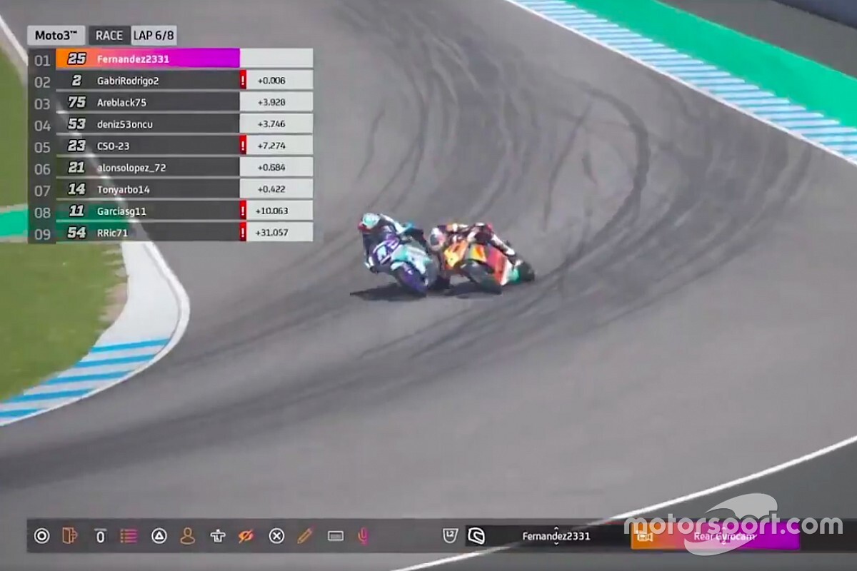 VIDEO: Rodrigo gana con un polémico toque en Moto3 virtual