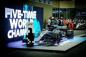 Brawn: Csodálom Hamiltont, amiért a saját életét éli