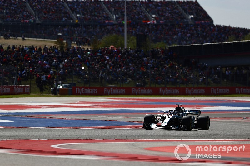 Hamilton nam geen risico bij Verstappen: “Gaf hem veel ruimte”