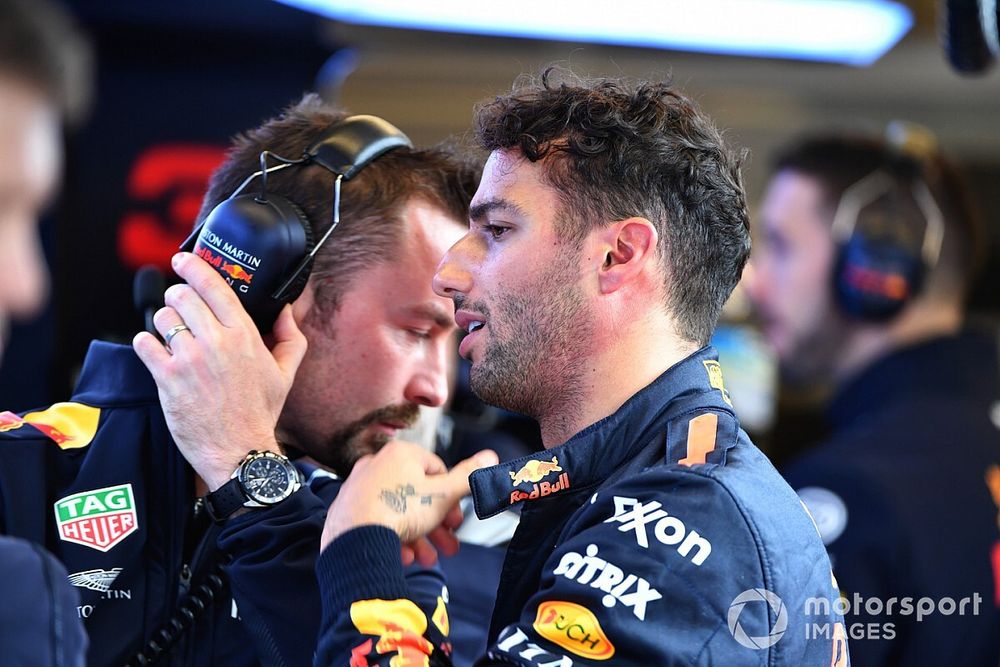 Daniel Ricciardo, Red Bull Racing and Simon Rennie, Red Bull Racing Race Engineer 