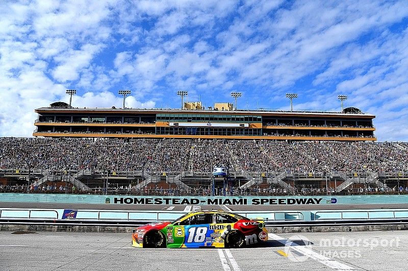 Kyle Busch, Joe Gibbs Racing, Toyota Camry M&M's