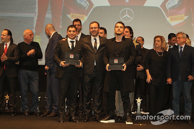 2018 TOSFED Gala Gecesi'nde otomobil sporlarının en iyileri ödüllerini aldı