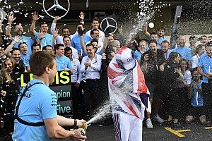 Hamilton: "La mia forza sta nell'equilibrio mentale. Per questo sono grato a mio padre"