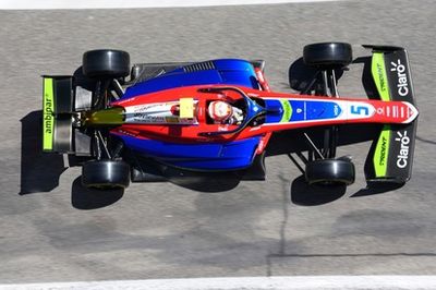 F3: Câmara sofre com estratégia e termina em 22º em prova encerrada pela chuva em Silverstone; Boya vence