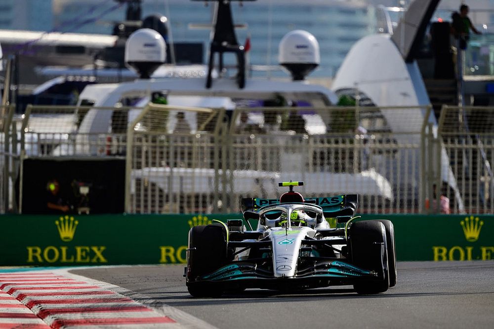 Hamilton facing F1 stewards' investigation over FP3 red flag rules breach