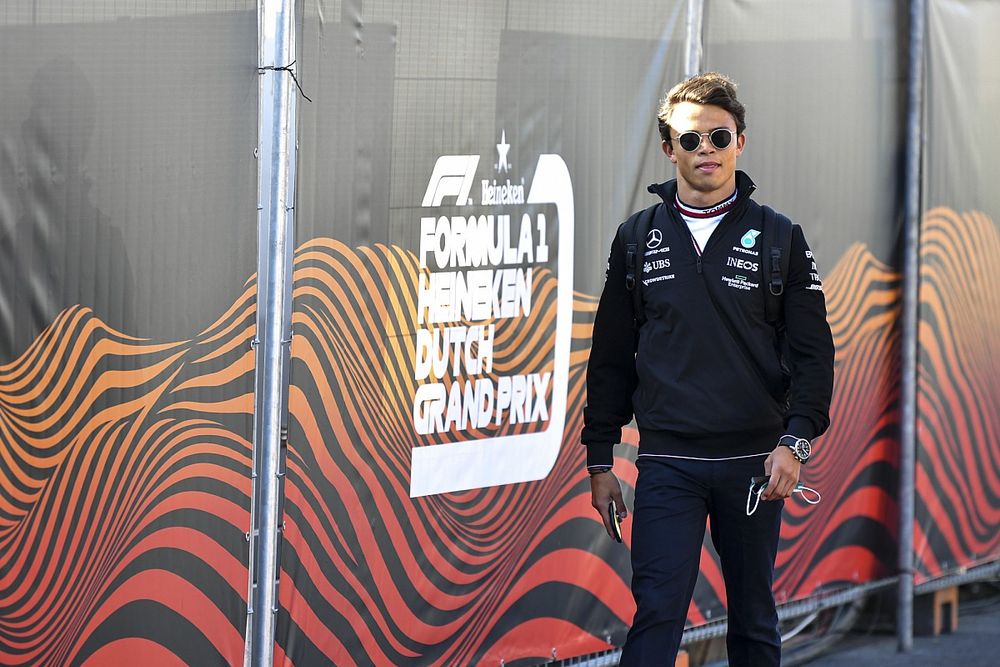 De Vries felt "honoured" to be linked to F1 seats in 2022 silly season