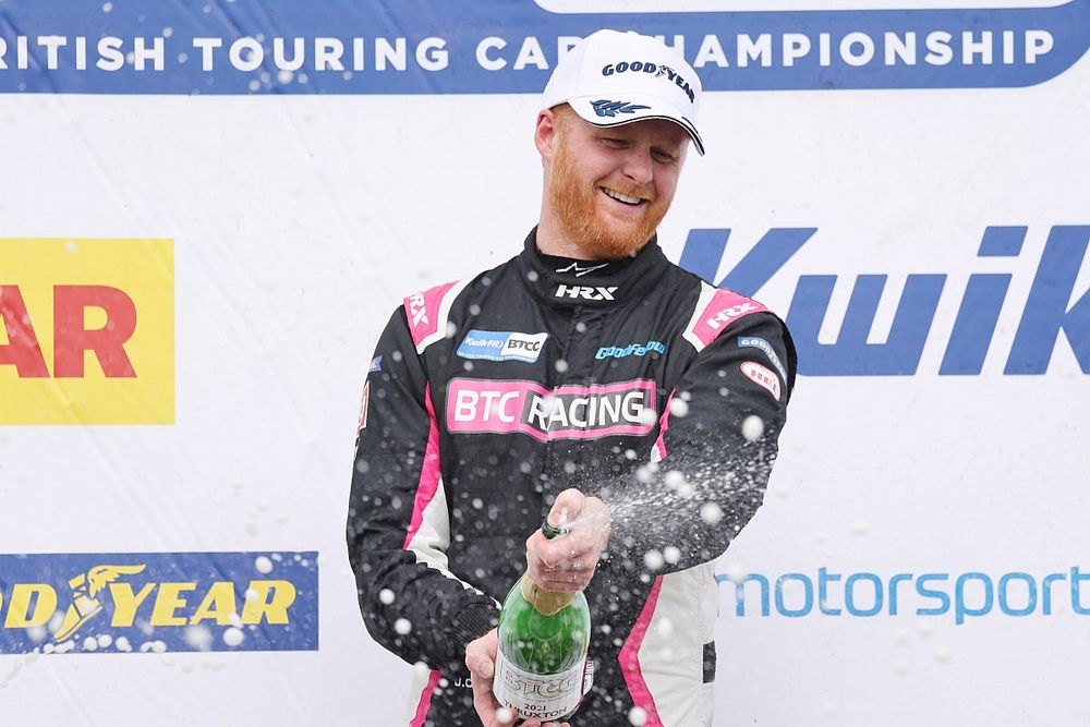 Thruxton BTCC: Cook holds off Hill for Race 1 victory