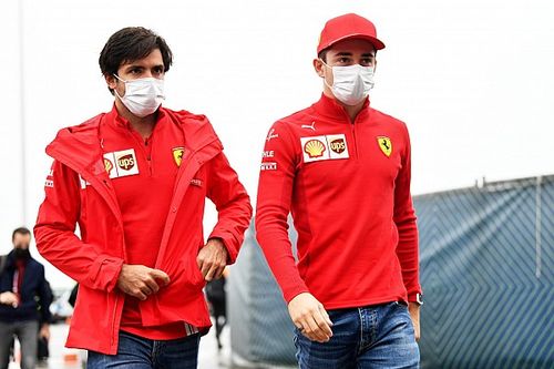 Carlos Sainz Sebut Kinerja Kualifikasi Charles Leclerc yang Terbaik