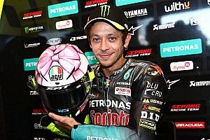 Desain Helm Pita Pink, Cara Rossi Sambut Calon Bayi Perempuannya