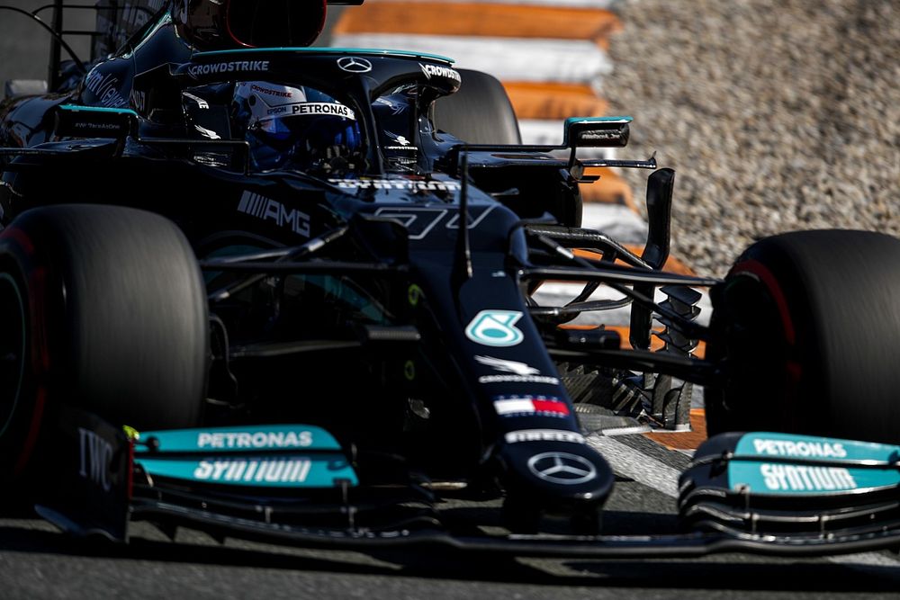 Mercedes Tak Tertinggal Jauh dari Red Bull