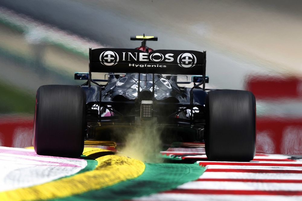 Mercedes F1 mist topsnelheid: "Andere achtervleugel is geen optie"