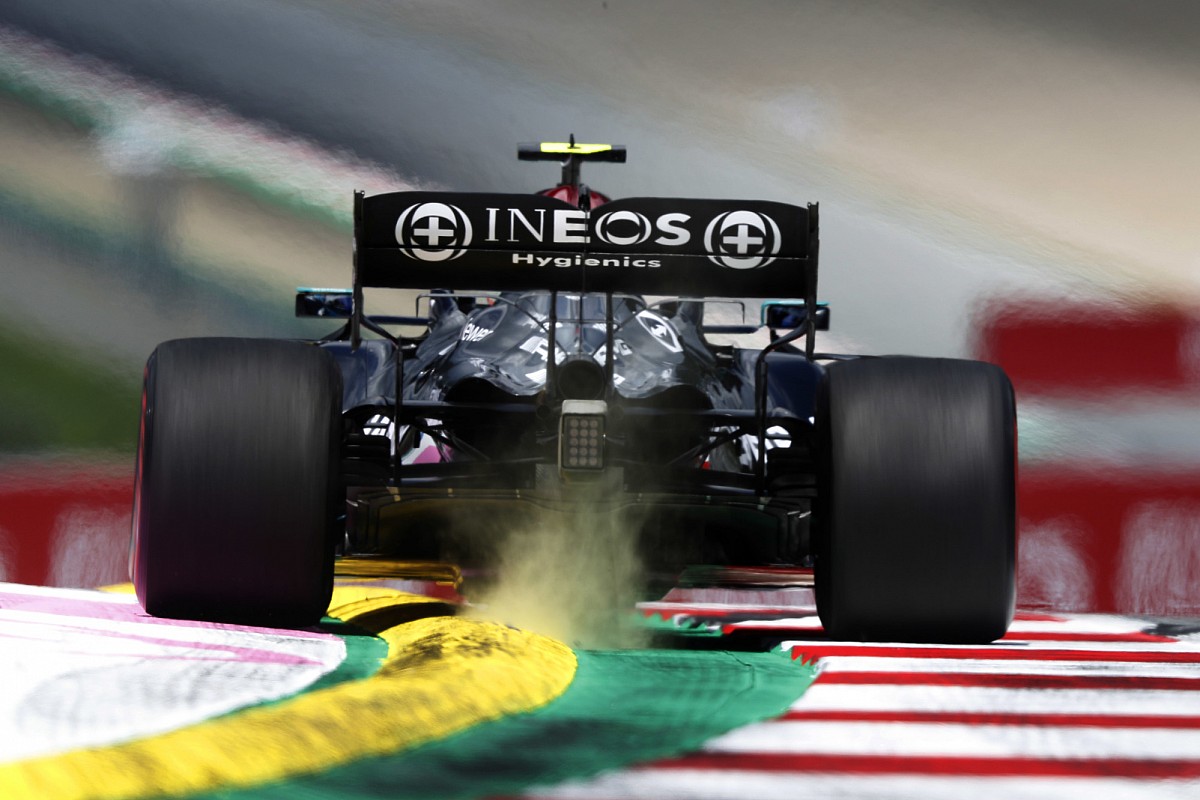 Mercedes F1 mist topsnelheid: "Andere achtervleugel is geen optie"