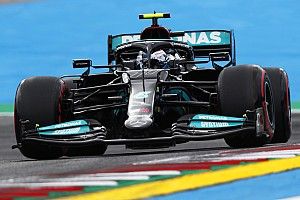 VIDEO: Bottas naar de stewards na knullige spin in pitstraat