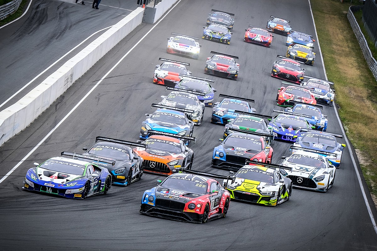 Прямой эфир: вторая гонка GT Wolrd Challenge Europe в Мизано