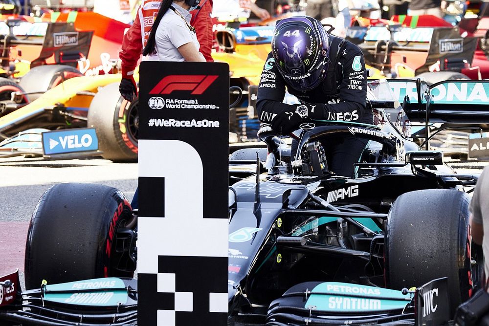 Hamilton schrijft historie met honderdste pole-position in F1
