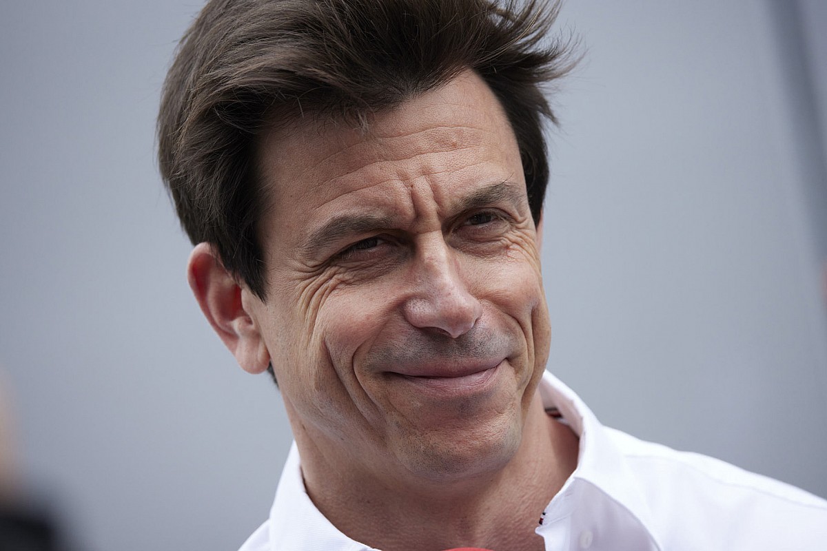 Toto Wolff megerősítette, kisebb fejlesztések érkeznek a Mercedesre