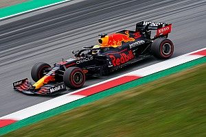 СМИ: по данным Red Bull, Хэмилтон специально въехал в Ферстаппена