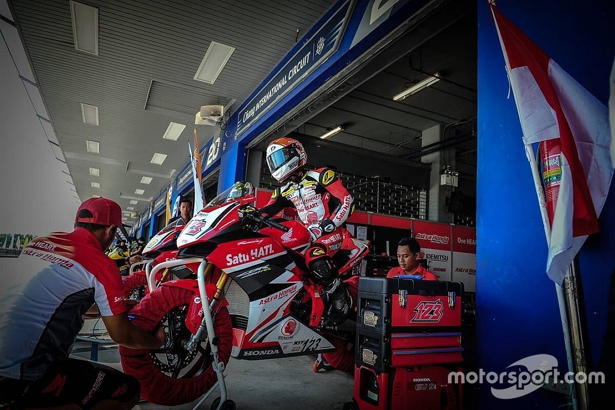 Kepala Mekanik AHRT Beri Tips Cara Rawat Motor Balap