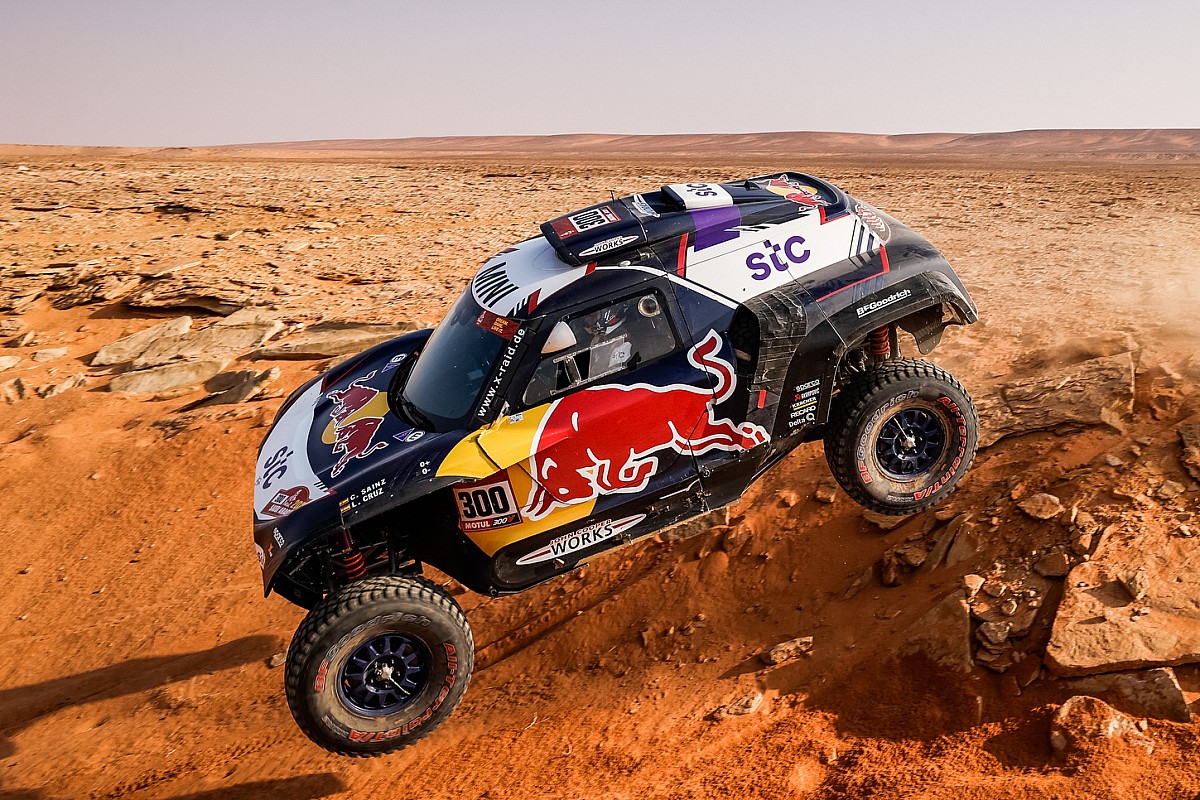 Dakar, Sainz: "Siamo stati senza freni per quasi tutta la tappa"