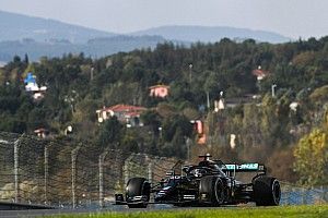 Hamilton: Trainingen ‘een ramp’ door ‘angstaanjagend’ glad asfalt