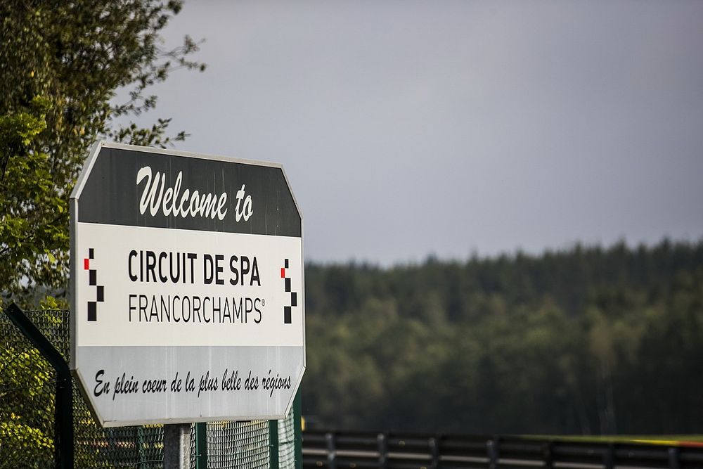 Un panneau accueillant les spectateurs à Spa-Francorchamps