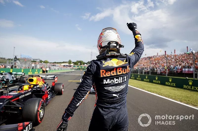 Polesitter Max Verstappen, Red Bull Racing viert zijn pole-position in Parc Ferme 
