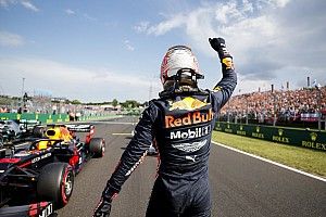 Verstappen dolblij na eerste pole: "Deze ontbrak nog"
