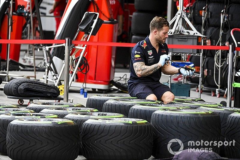 Red Bull Racing mechanic with Pirelli tyres