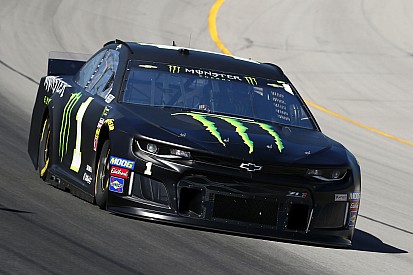 Kurt Busch fends off Logano for Stage 1 win at Kentucky