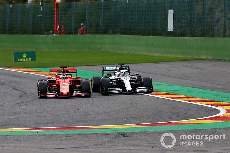 Sebastian Vettel, Ferrari SF90, devant Lewis Hamilton, Mercedes AMG F1 W10