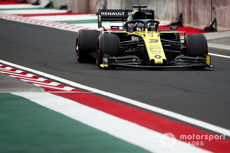 Ricciardo dice que con Pérez se molestaron entre sí