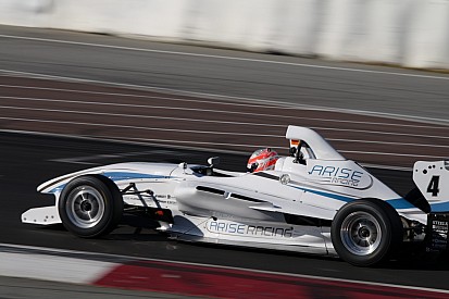 Percat smashes lap record on single-seater return