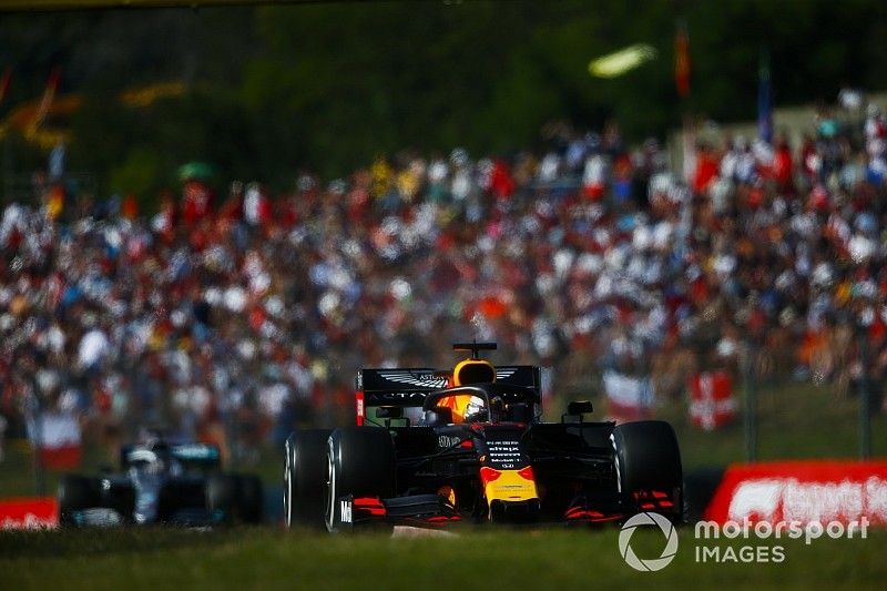 Horner acht titelgevecht voor Verstappen ‘enorm onwaarschijnlijk’