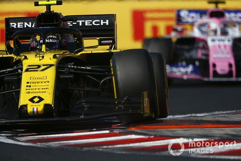 Nico Hulkenberg, Renault F1 Team R.S. 19, devant Sergio Perez, Racing Point RP19