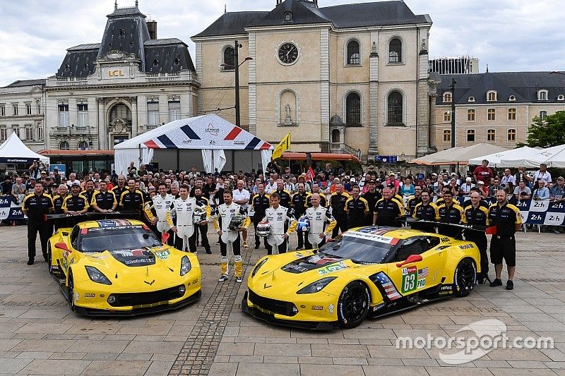 #63 Corvette Racing Chevrolet Corvette C7.R: Jan Magnussen, Antonio Garcia, Mike Rockenfeller; #64 Corvette Racing Chevrolet Corvette C7.R: Oliver Gavin, Tommy Milner, Marcel Fässler