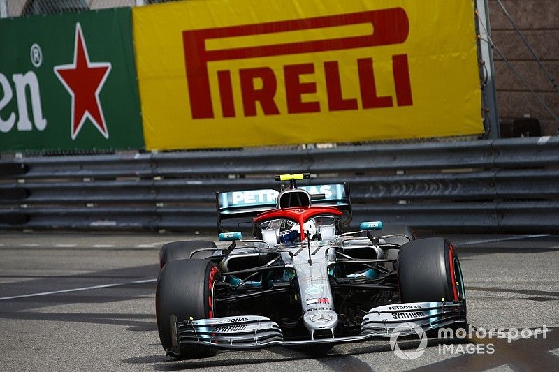 Bottas y Verstappen culpan a neumáticos fríos por no mejorar