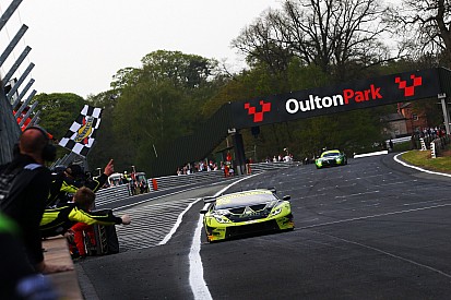 Esordio e vittoria nel British GT per la Lamborghini Huracán GT3 Evo